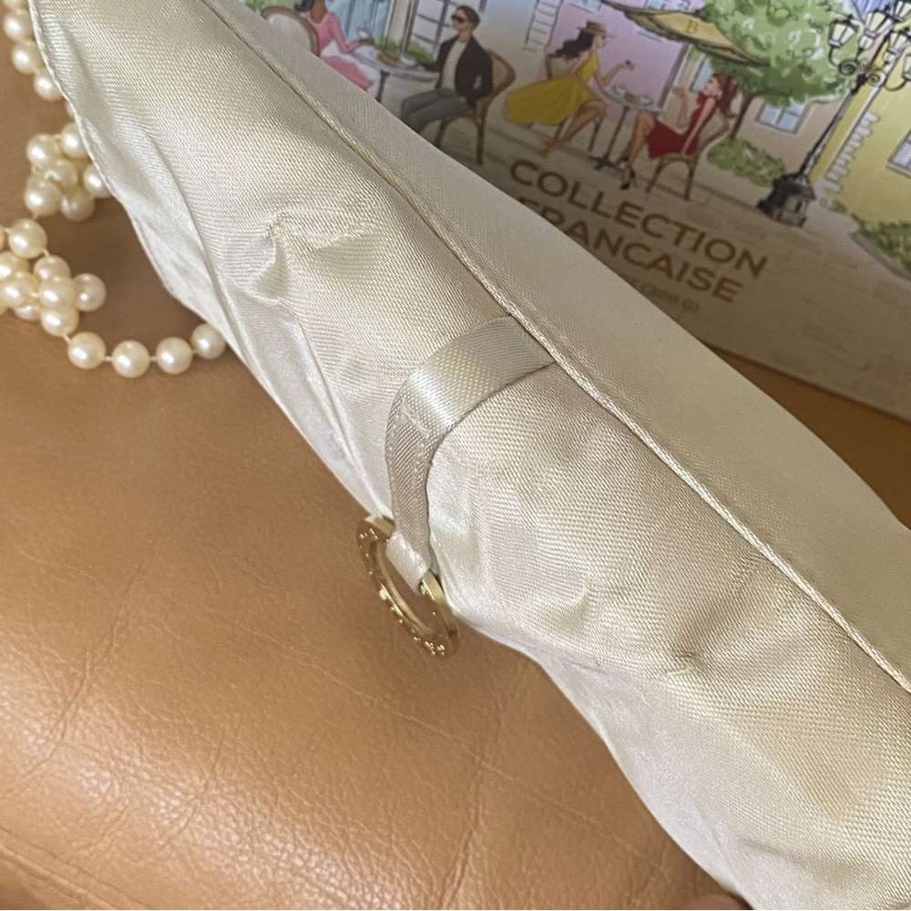 Bvlgari Ivory Satin Clutch Emirates Toiletries Amenity Pouch with Logo Gold Ring - Picture 5 of 15